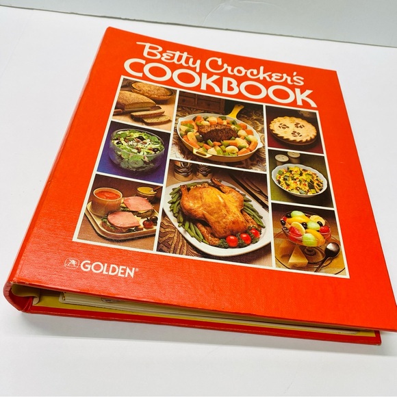 Vintage Betty Crocker's Cookbook Revised Edition 1978 Five Ring Binder Hardcover - Picture 5 of 16